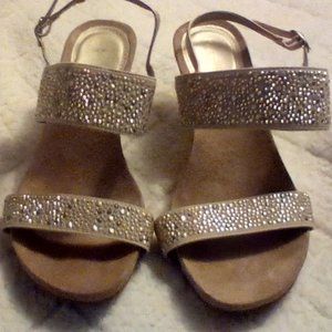 Beautiful Madeline Stuart gold wedges size 7 1/2 W